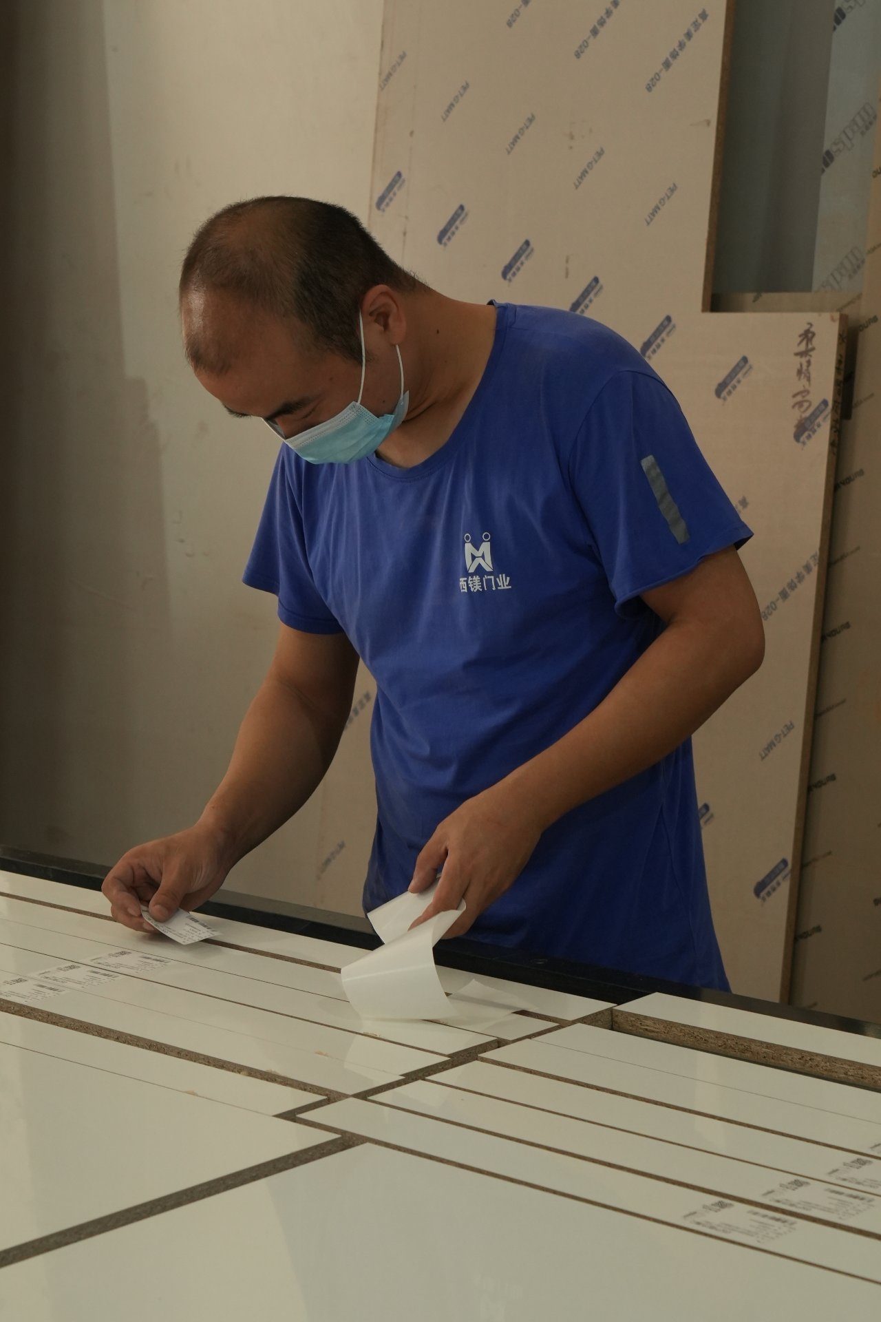 开料区实拍，门板整板开料