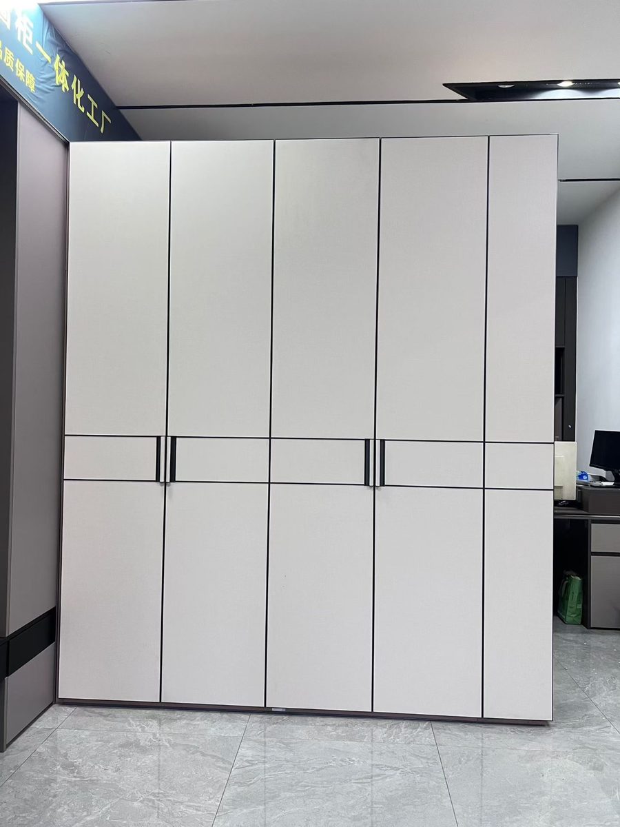 全屋定制门店皮革柜门上样实拍
