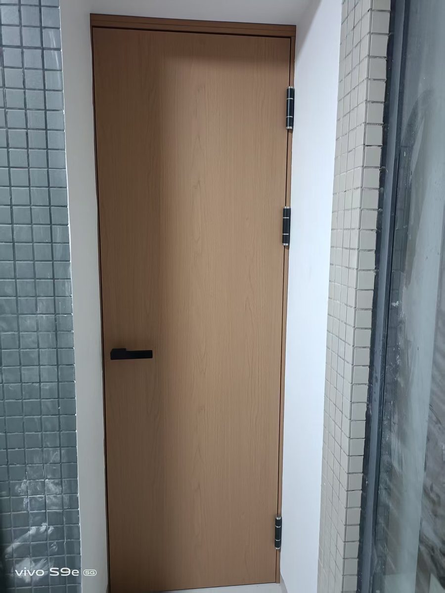 铝件开槽门板叠放