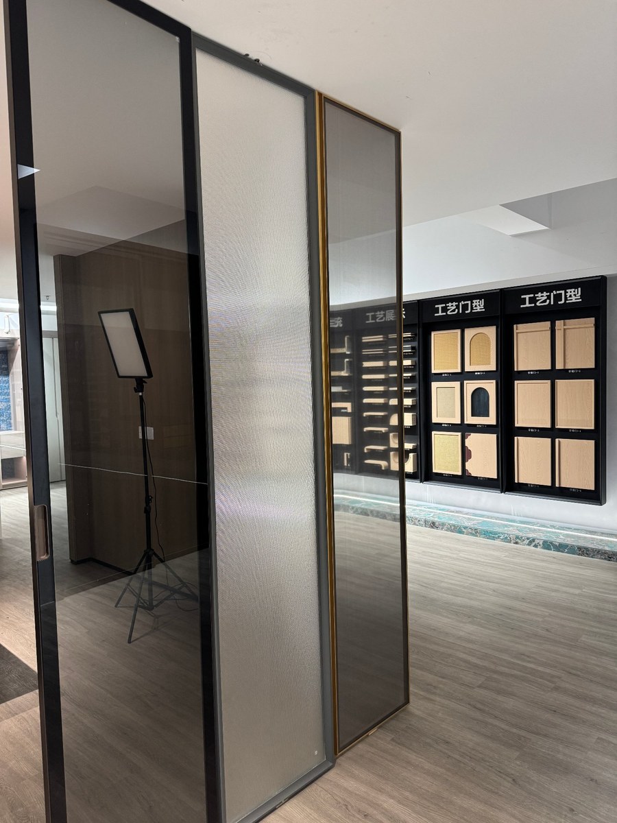 长虹玻璃门与工艺门型展示墙实拍